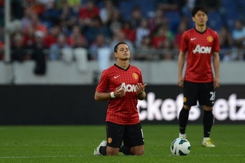 Tottenham dốc két mua Chicharito