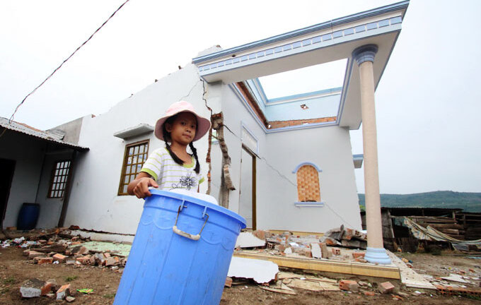 Sập nhà ven hồ thủy điện Đồng Nai 2