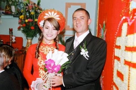 Chuyện tình của HLV U19 Việt Nam với cô gái 