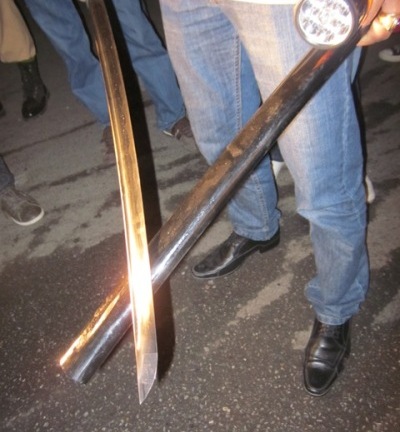 Báo thù không thành, chém luôn người vô can thành tàn phế