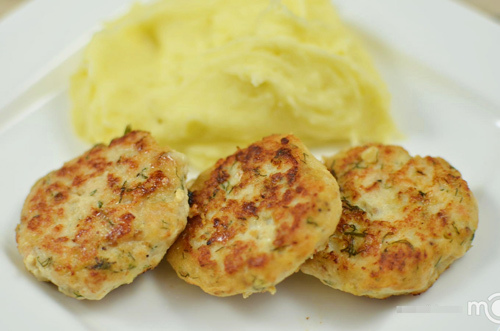 Bánh cá nóng hổi ngày se lạnh