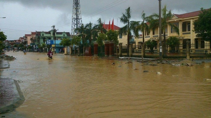 Hà Tĩnh: Nhiều cây cầu, nhà cửa bị cuốn trôi, gia súc chết hàng loạt