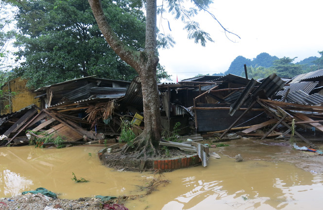 Quảng Bình: Lũ lớn sau trận cuồng phong