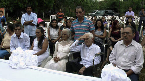 Cặp đôi trăm tuổi kết hôn sau 80 năm chung sống