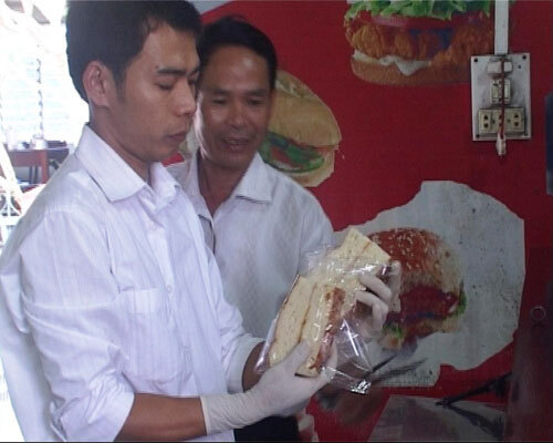 Quảng Trị: Gần 40 người nhập viện sau khi ăn bánh mì