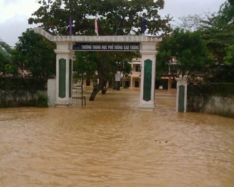 Ảnh: Hà Tĩnh chìm trong lũ dữ