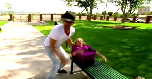 Rùng rợn ảo thuật tách thân và đầu khỏi chân