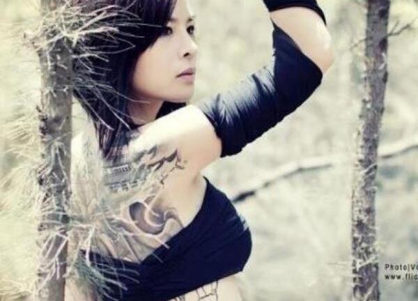 Nữ thợ xăm 28 tuổi kiếm 400 triệu đồng/tháng