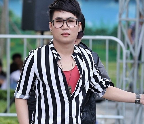 Bất ngờ với thí sinh 'thảm họa' quỳ lạy xin giám khảo Vietnam Idol 2013