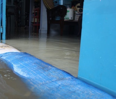 TP.HCM: Vỡ tường bao gây ngập lụt hơn 20 hộ dân