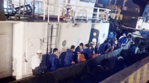 12 người trên tàu cháy cabin đã vào cảng Vũng Áng an toàn