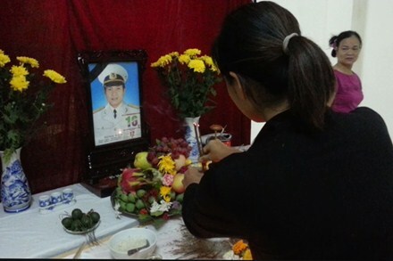 Gặp gia đình Trung úy Hải quân hi sinh ở Trường Sa