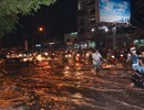 Triều cường lên đỉnh, TP HCM ngập và ngập