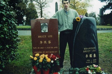 Du lịch khắp thế giới để... thăm mộ người nổi tiếng