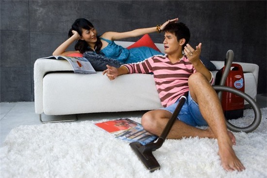 Chồng không chia sẻ việc nhà, vợ đòi ôm con ra ngoài sống