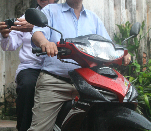 U80 vẫn đi học đại học để... dưỡng già