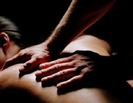 Thế giới hoan lạc của trai bán thân và những 