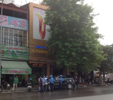 Nữ sinh nâng mũi khen