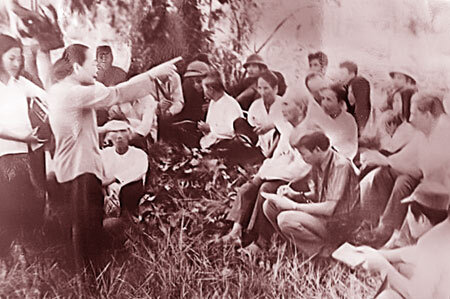 Người phụ nữ Việt Nam đầu tiên được tặng Huân chương Sao Vàng