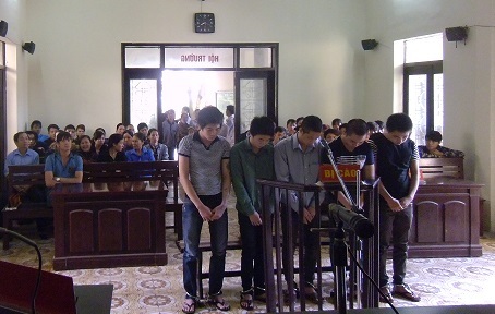 Truy tố năm đối tượng 9x cướp của trên đường quốc lộ