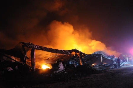 Ảnh hiện trường: Biển lửa bao trùm nhà máy Diana Bắc Ninh