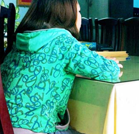 Thiếu nữ Việt may mắn thoát khỏi