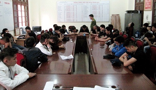 Tạm giữ 51 người tại tụ điểm bay lắc trá hình ở Hà Nội