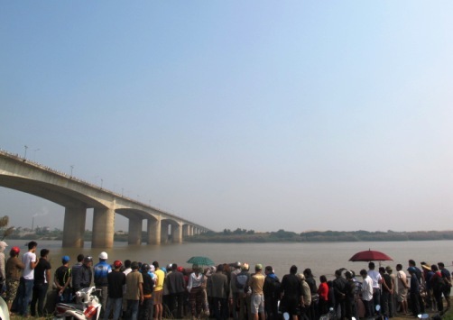 Lục tung 2 bờ sông Hồng tìm nạn nhân của thẩm mỹ viện Cát Tường