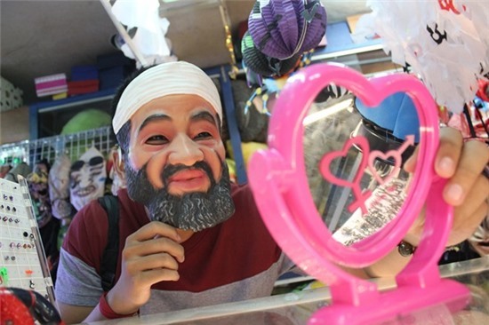 Giới trẻ Sài thành đổ xô đi mua đồ Halloween