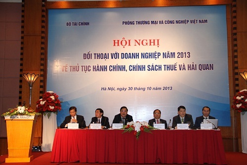 Bộ Tài chính đối thoại với doanh nghiệp về thuế, hải quan