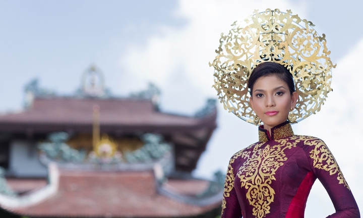 Lộ diện quốc phục dự thi Miss Universe của Trương Thị May