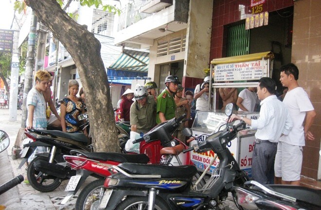 Hàng loạt người bị tạt axít ở Sài Gòn