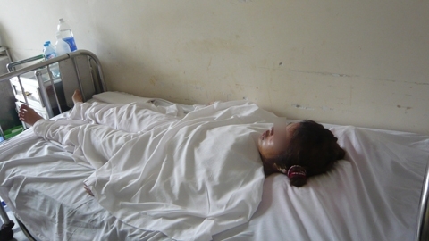 Nạn nhân bị tạt axit trên đường phố Sài Gòn đòi tự tử