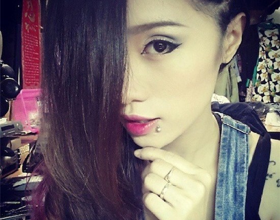 Nữ 9X táo bạo với 5 điểm xỏ khuyên trên cơ thể