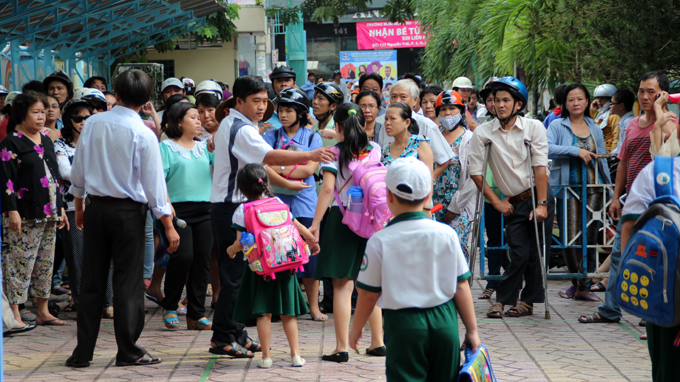 Toàn bộ học sinh TP.HCM nghỉ học từ 16h chiều nay