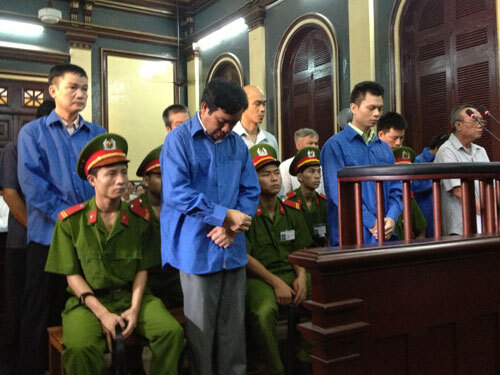 Xử 11 bị cáo