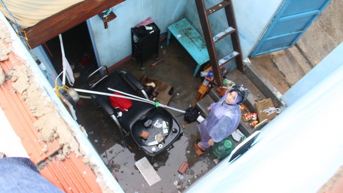 Hàng trăm mái nhà ở Nam, Trung bộ bị tốc mái