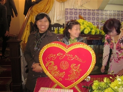 Cả gan lao vào đám cưới cướp tiền mừng