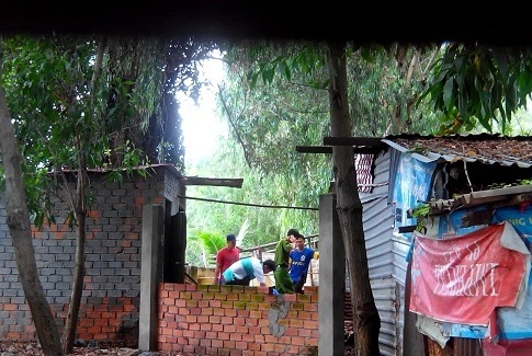 Giang hồ phá nhà dân, cảnh sát vô tư đứng nhìn