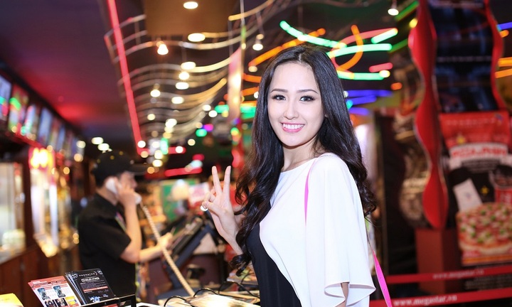 Mai Phương Thúy tri ân thầy cô nhân ngày 20/11