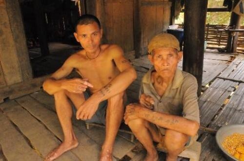 Chục năm cưới vợ mới được động phòng