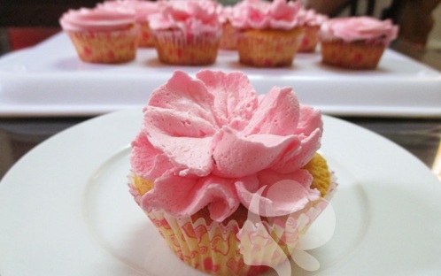 Làm bánh kem tươi dành tặng thầy cô ngày 20/11