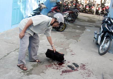 Nam sinh lớp 4 bị chú họ đâm trọng thương