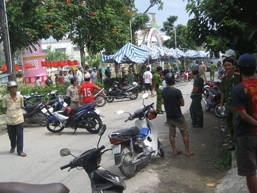 Cuồng ghen, đâm thủng tim bạn gái rồi tự sát