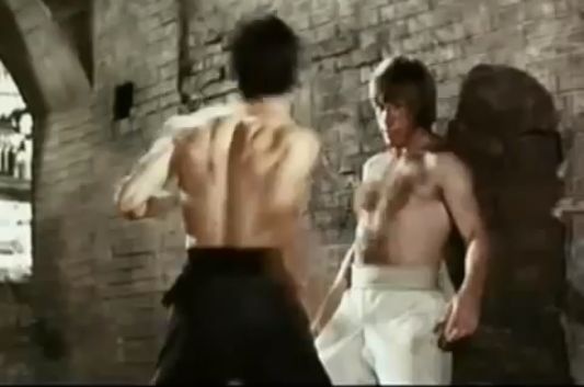 Chê Lý Tiểu Long, nhà vô địch thế giới bị 'ném đá'