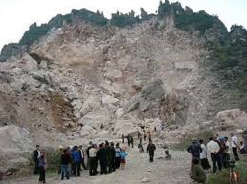 Phú Yên: Lở núi kinh hoàng, 4 người chết và mất tích