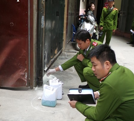 Hà Nội: Truy tìm kẻ đổ xăng phóng hỏa trong đêm