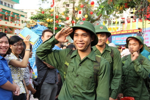 Dân mạng nói gì với thông tin “Đóng tiền thay nghĩa vụ quân sự”?