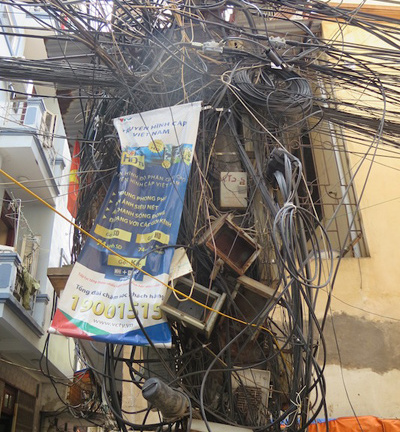 Hà Nội: Chập điện, cả thôn mất điện cục bộ