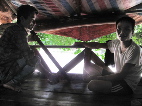 Sởn da gà nghe người đàn ông kể chuyện “làm tổ” trên cây